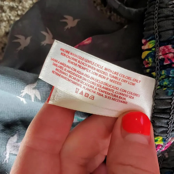 No Boundaries Gray Floral Ruffle Front Blouse Size Medium NWOT - Picture 5 of 12